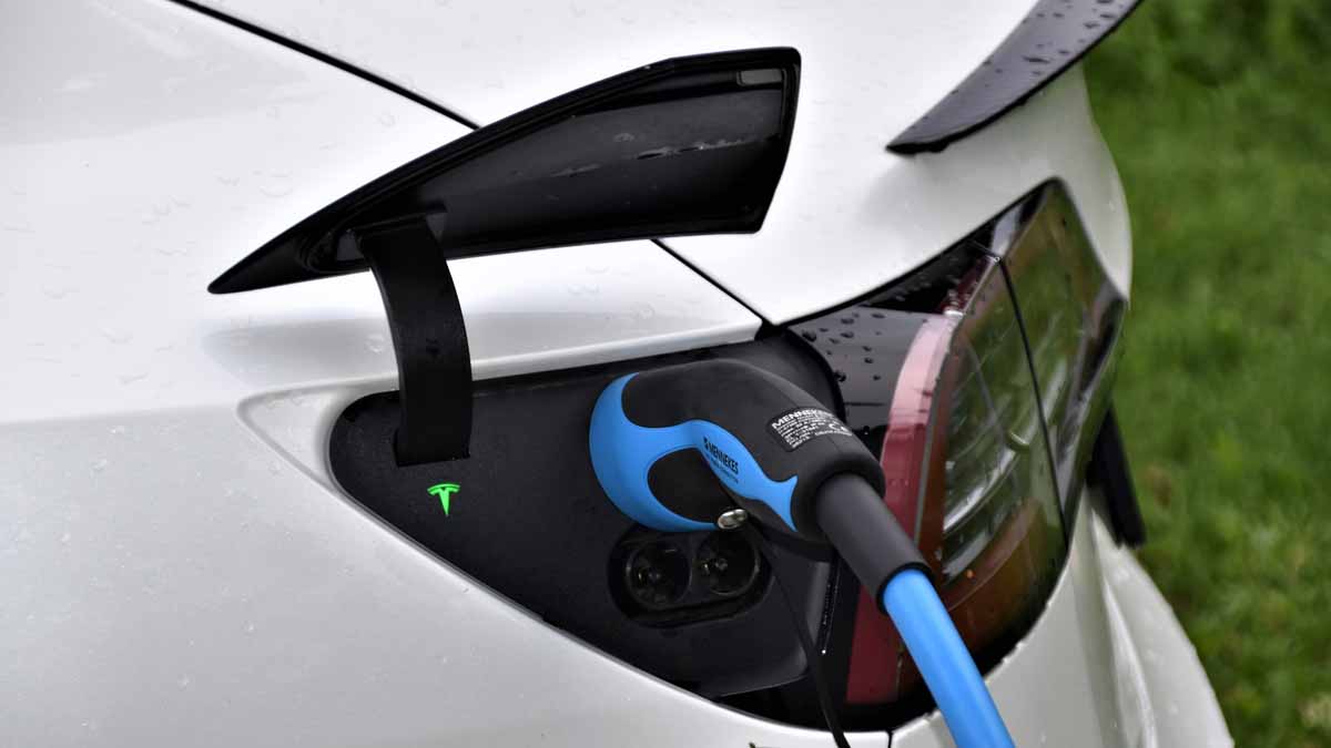 4 Top Electric Vehicle Charging Stocks To Watch This Week